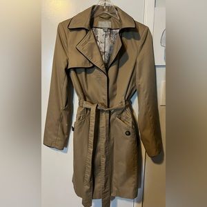 H&M Trench with black piping inside and out, absolutely beautiful floral lining